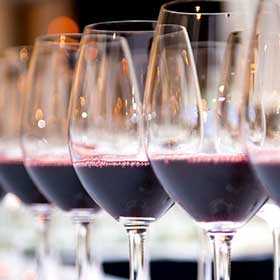 Red wine aroma tasting